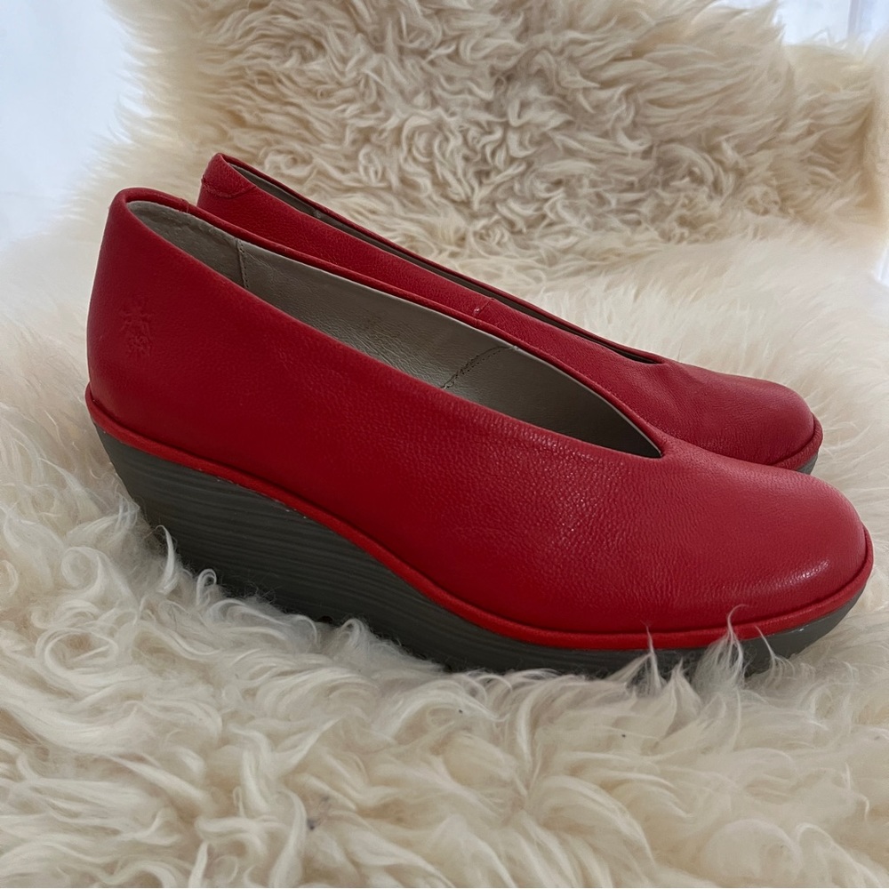 Fly London NWOT wedge heel shoes, Size 40, Euro 40